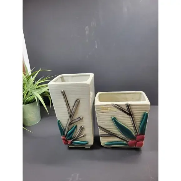 2 Vintage MCM Red Berries Vases Royal Copley? - Picture 3 of 6